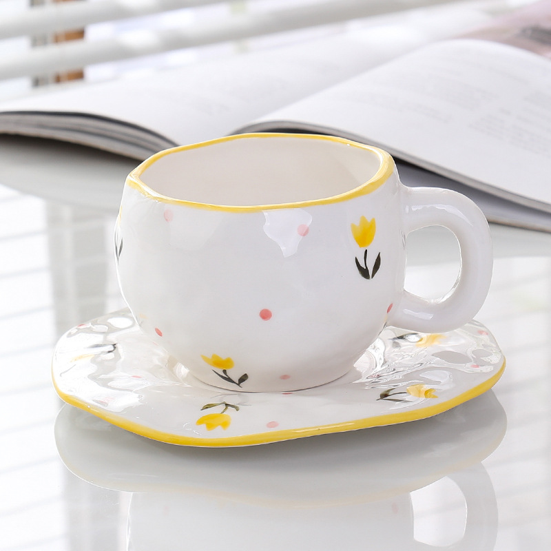 Estilo coreano inswind mano flor cerámica taza de café y plato conjunto taza de té de la tarde pequeñas flores pintadas a mano taza un plato
