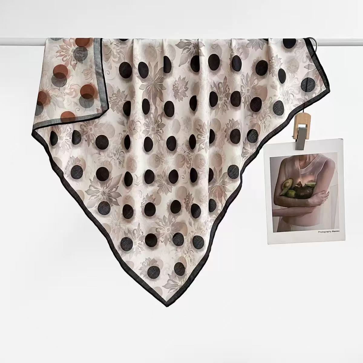 新款棉麻90大方巾丝巾丝绒手感围巾双面异色春秋服装搭配围脖披肩