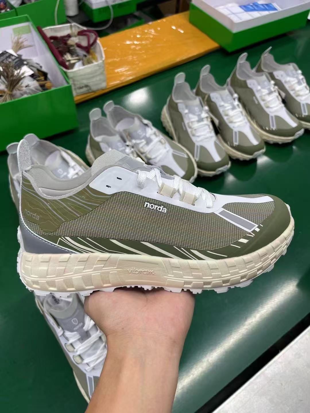Norda 001 zapatos de montaña para hombres y mujeres, zapatos de carrera bajos, zapatos de senderismo