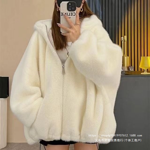 2026冬女加厚短款连帽仿水貂绒皮毛一体白色毛毛绒皮草外套女新款