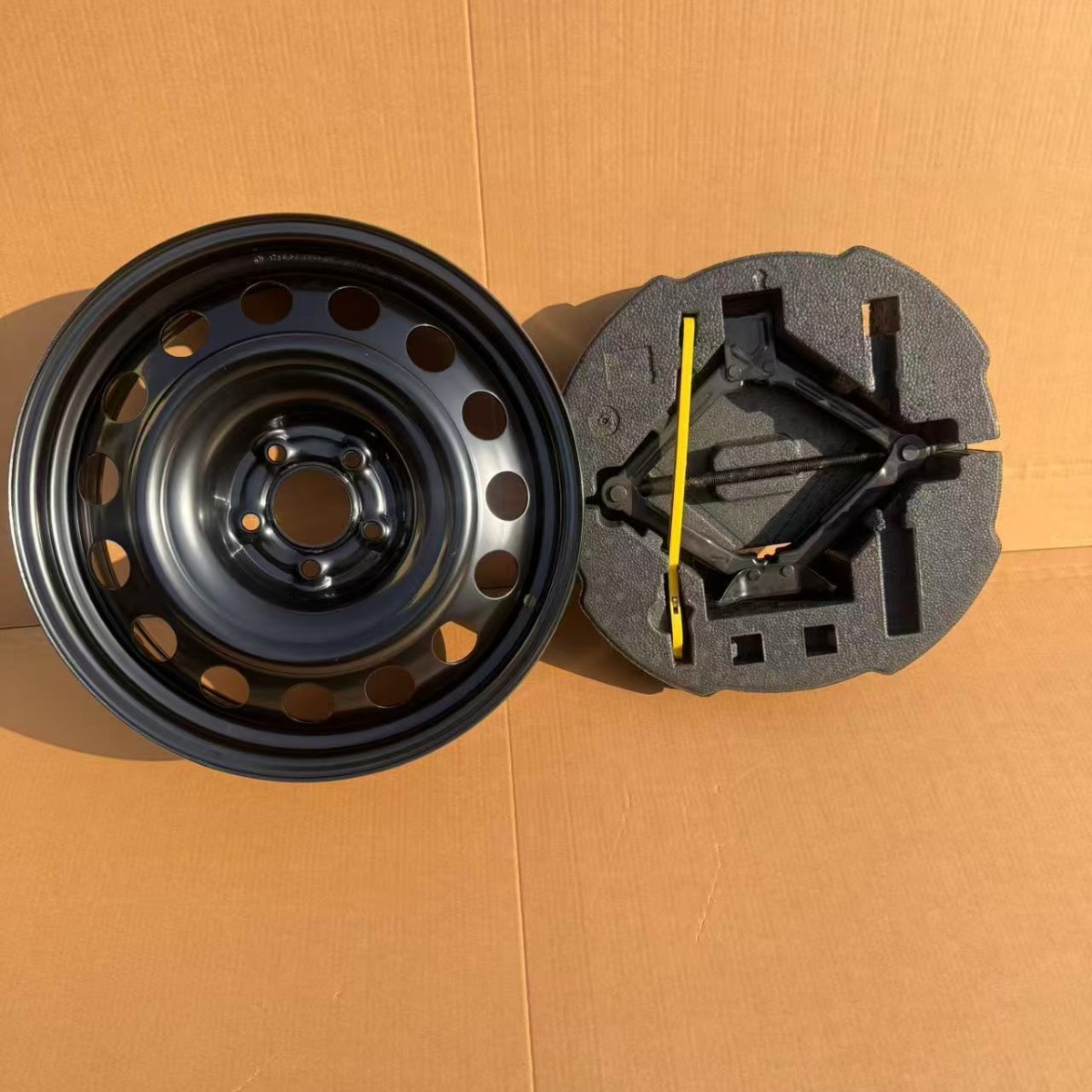 Suitable for Fengshen E70 Wheel Rims Original Steel Rims Iron Rims 17inch Automotive New Energy Accessories Wholesale