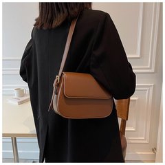 卸売春と夏の新しいレディースレトロサドルバッグ多用途ショルダー小さなスクエアバッグ通勤ファッションクロスボディレディースバッグ