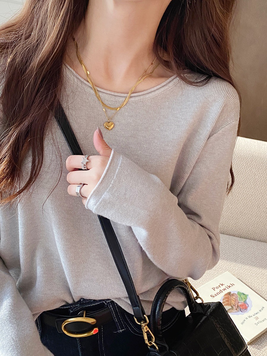 女性のための白いボトムシャツ春と秋の小さな香りのスタイルインナーウェア2025新しい長袖ラウンドネックトップ秋と冬のセーターニットセーター