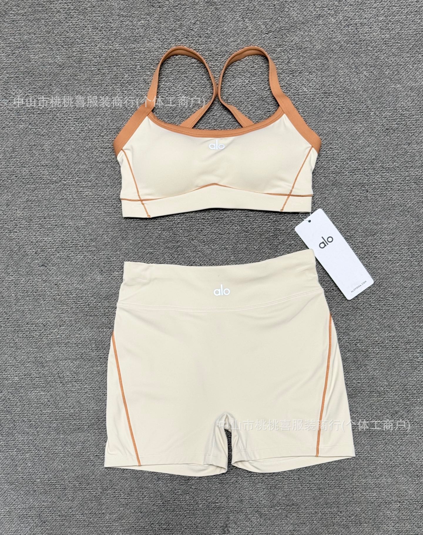 Inventario desnudo de alta elasticidad yoga conjunto de sujetadores de cintura de elevación de cadera línea de acondicionamiento de forma pantalones cortos de ejercicio al aire libre para mujeres