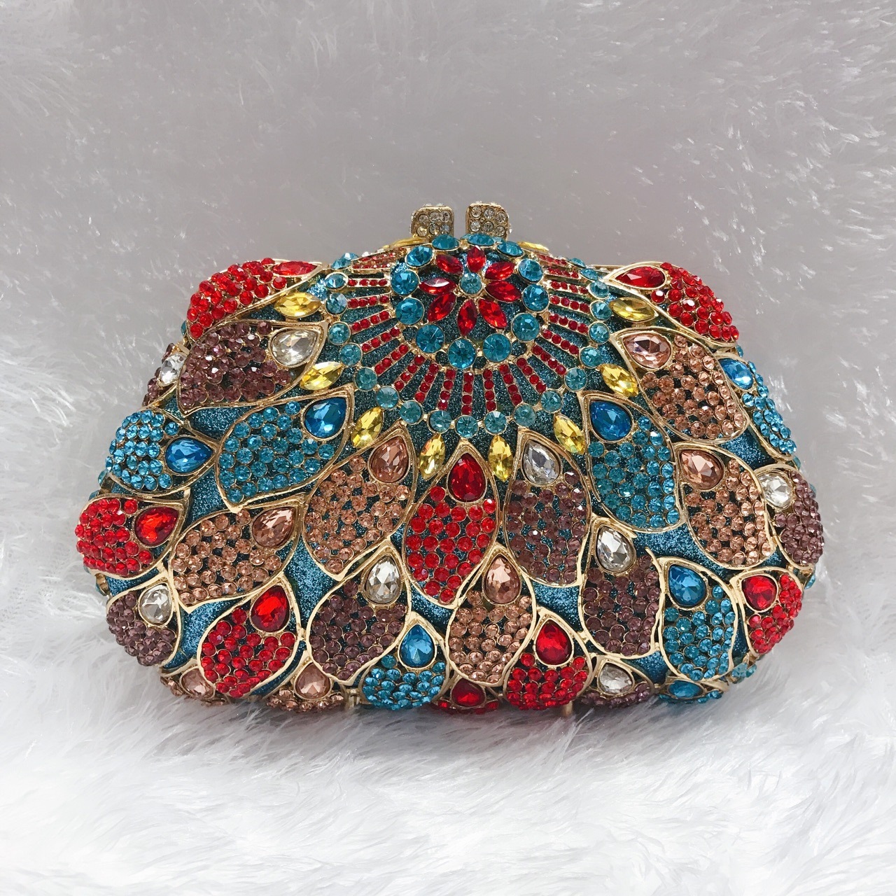 * Bolsa de cena de diamantes transfronterizos de estilo europeo y americano de flores de diamantes huecos bolsas de gemas bolsas de diamantes de mano bolsas de vestir bolsas de mujer
