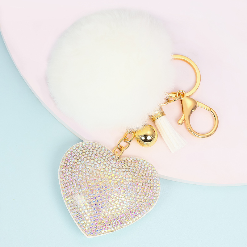 Venta caliente transfronteriza terciopelo coreano diamante color sólido amor corazón pelo bola llavero colgante bolso de las mujeres accesorios personalización