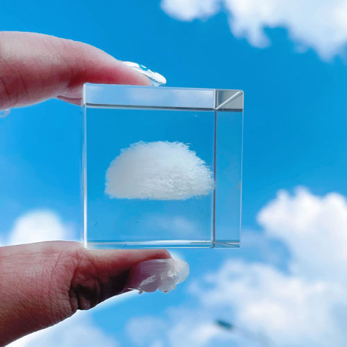 Rain Cloud Cube Romantic Stress-Relief Healing Crystal Ornament with Instagram Style, Perfect Gift for Classmates, Besties, or Giving to a Girlfriend