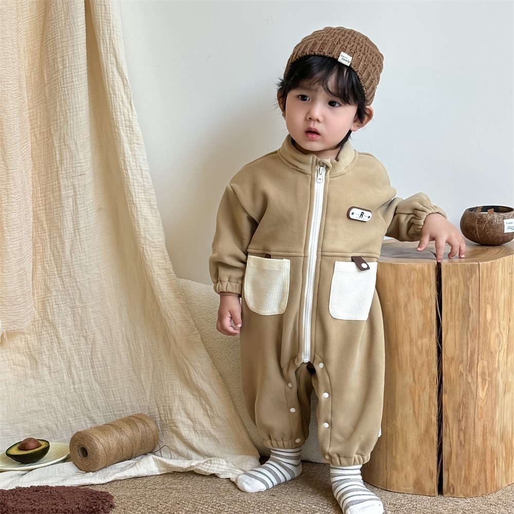 2024 otoño e invierno versión coreana del traje de gatear para bebés de estilo occidental para bebés más monos de terciopelo, mameluco para bebés de terciopelo austriaco