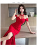 Low cut， shoulder length， neck hanging， slim fit， buttocks wrapped， long skirt