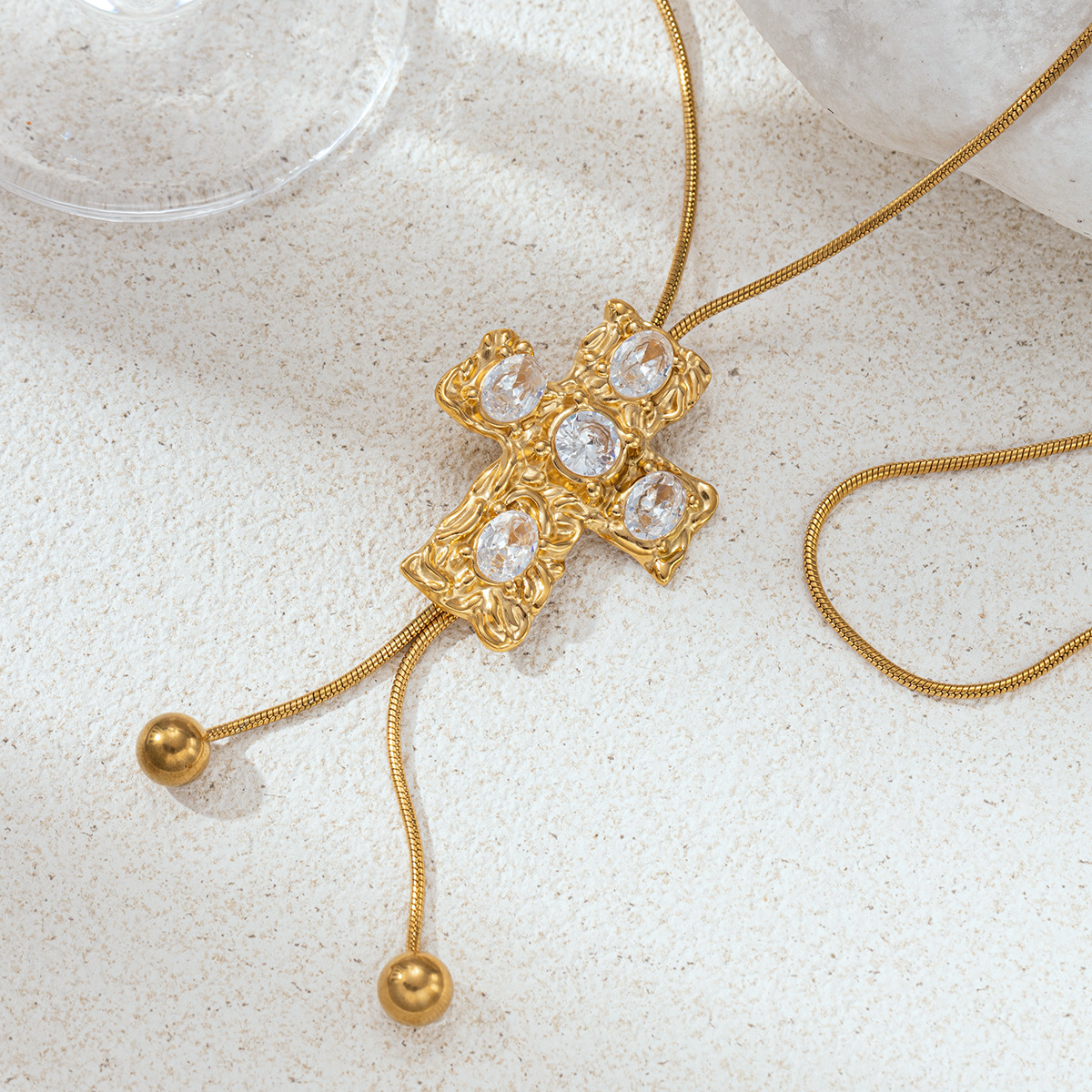 Collar de acero inoxidable TENA Europa y América lujo ligero nicho universal cruz colgante sol cadena delgada acero titanio no desvanecerse mujer