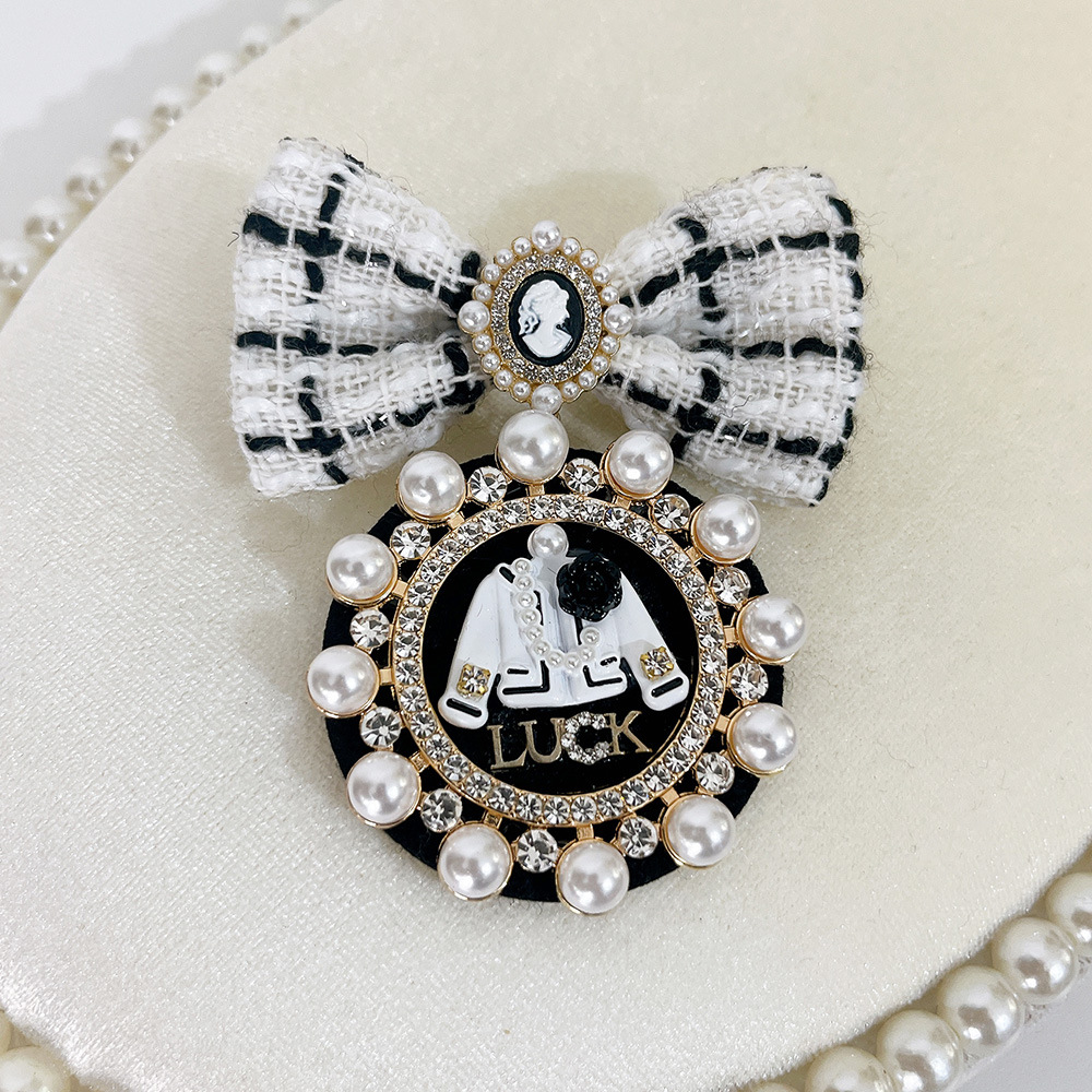 Spilla a fiocco con perle elegante accessorio versatile_voghion.com