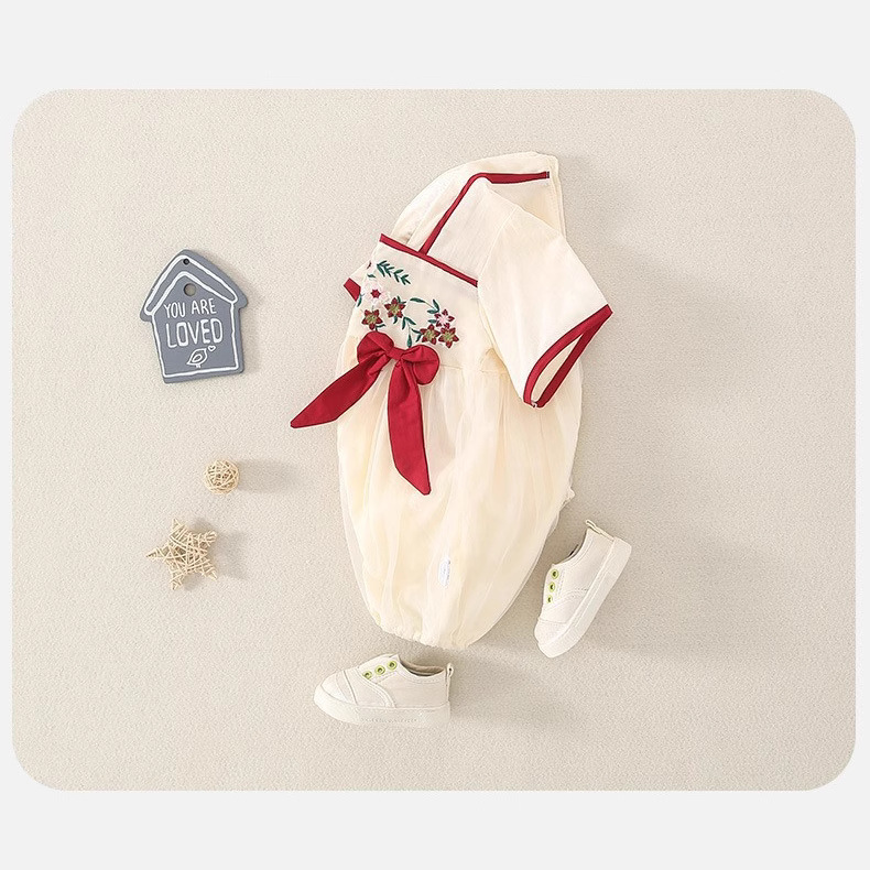 Ropa de verano para bebés mono de estilo chino Delgado estilo occidental bebé niña hanfu un mes de edad cien días princesa cheongsam mameluco moda