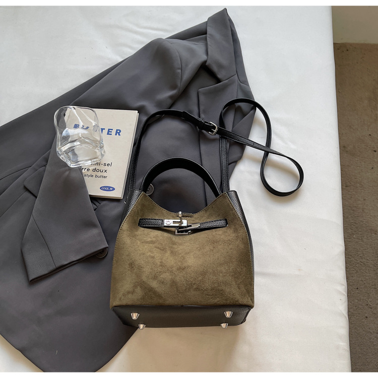 Bolso de venta caliente, bolso de mochila para mujeres 2025, nuevo nicho coreano de alto nivel, bolso de cubo de mano de empalme