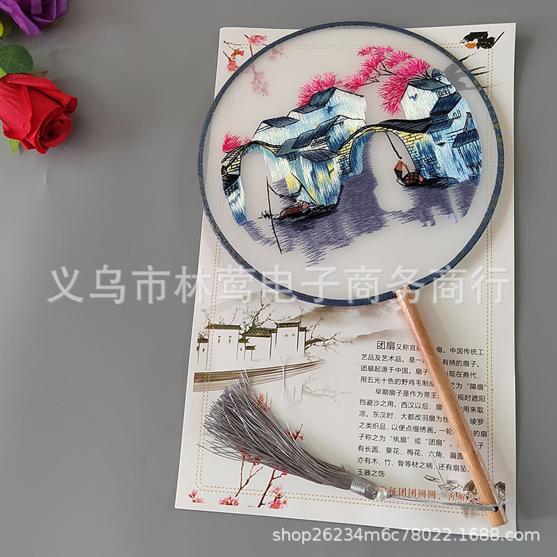 両面のシルクの刺繍の透明な漢服のチャイナドレスは写真を撮ります。|undefined