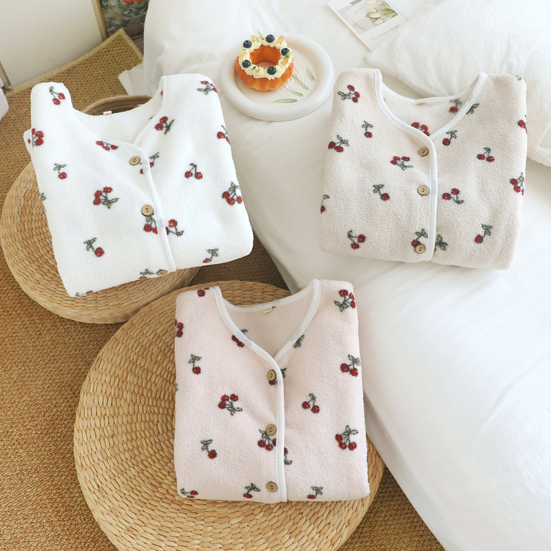 New autumn and winter fleece loungewear tops for women, long-sleeved, warm pajamas, loose, soft, comfortable cardigan, can be worn outside New autumn and winter fleece loungewear tops for women, long-sleeved, warm pajamas, loose, soft, comfortable cardigan, can be worn outside