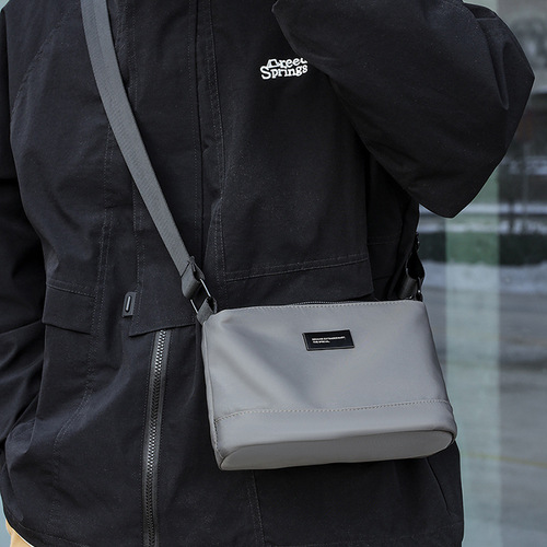 Shoulder bag casual lightweight mobile phone bag large capacity cycling backpack new fashion chest bag men crossbody bag