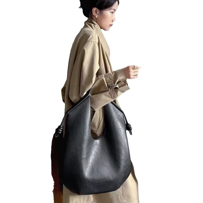 Summer capacious minimalistic one-shoulder bag