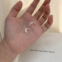 S999银针冷淡风小巧银色三朵花螺旋耳骨钉简约小清新时尚百搭女耳