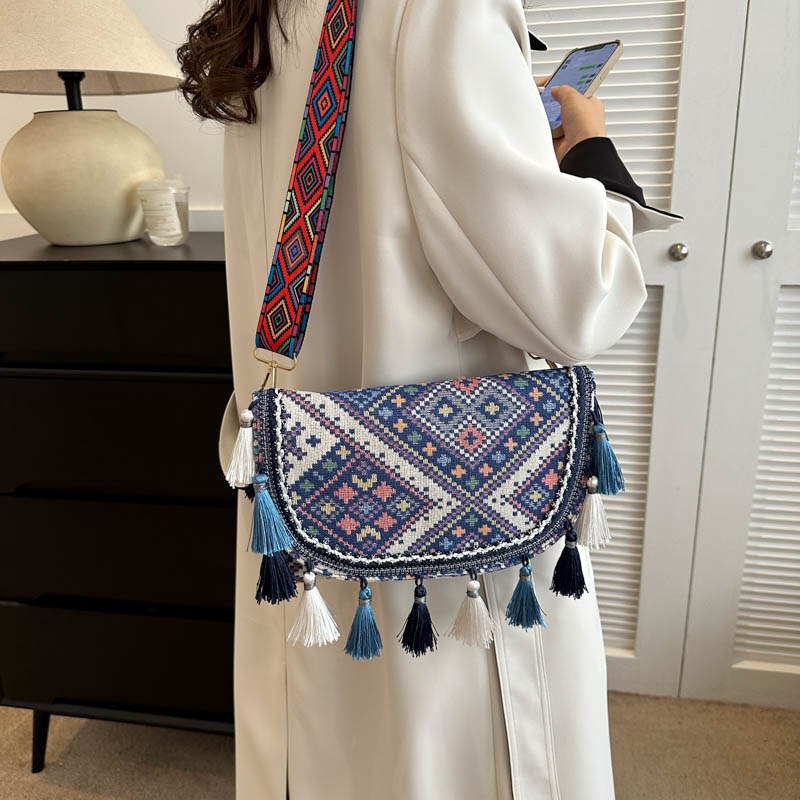 Nueva moda estilo étnico estudiante bolso de gran capacidad bolso de mano de las mujeres de estilo occidental borla bolso de hombro de las mujeres al por mayor