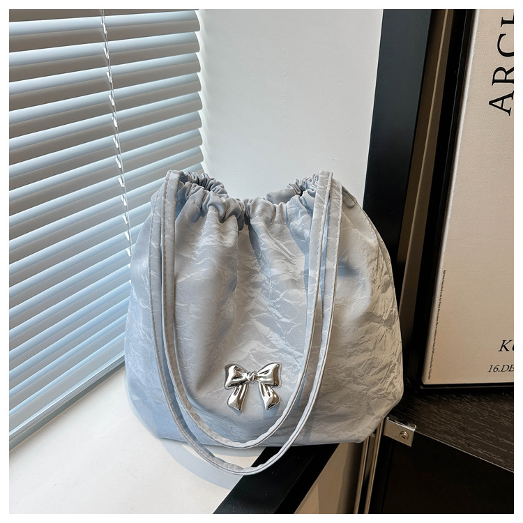 Large-capacity, elegant commuter tote bag, bow single-shoulder bag, distinctive pleated crossbody bag, 2024 new style bag trend undefined