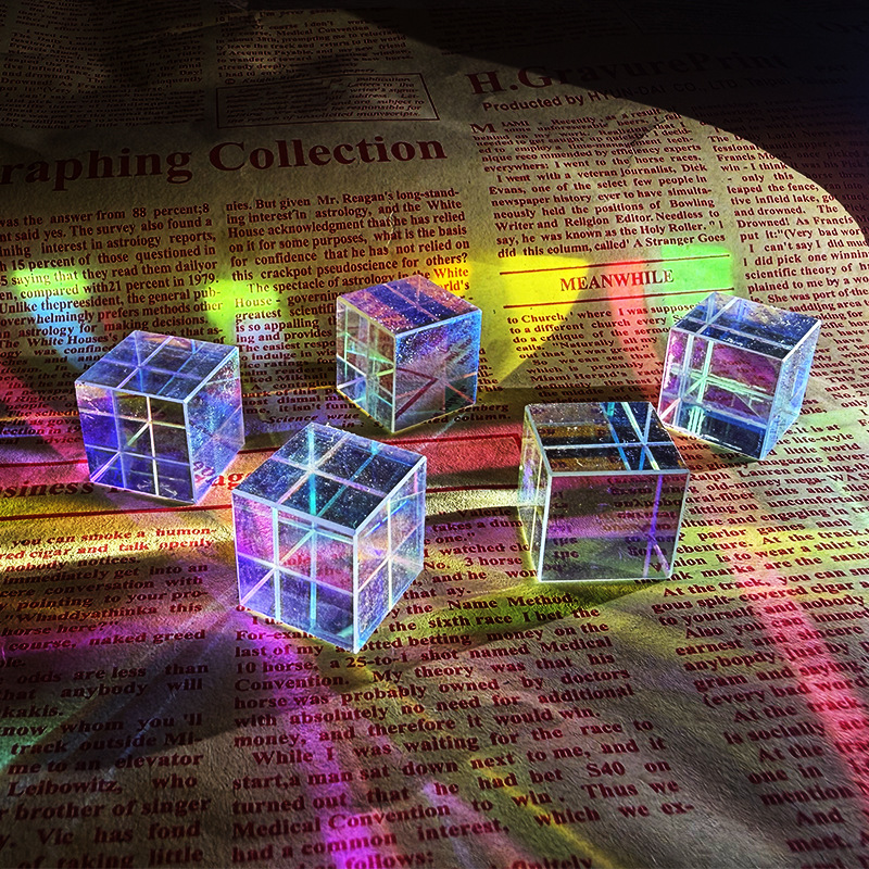 Cristal receptor de sol, prisma de color cúbico de luz, adornos de cristal colorido, captura de sol, descompresión, regalo de cumpleaños