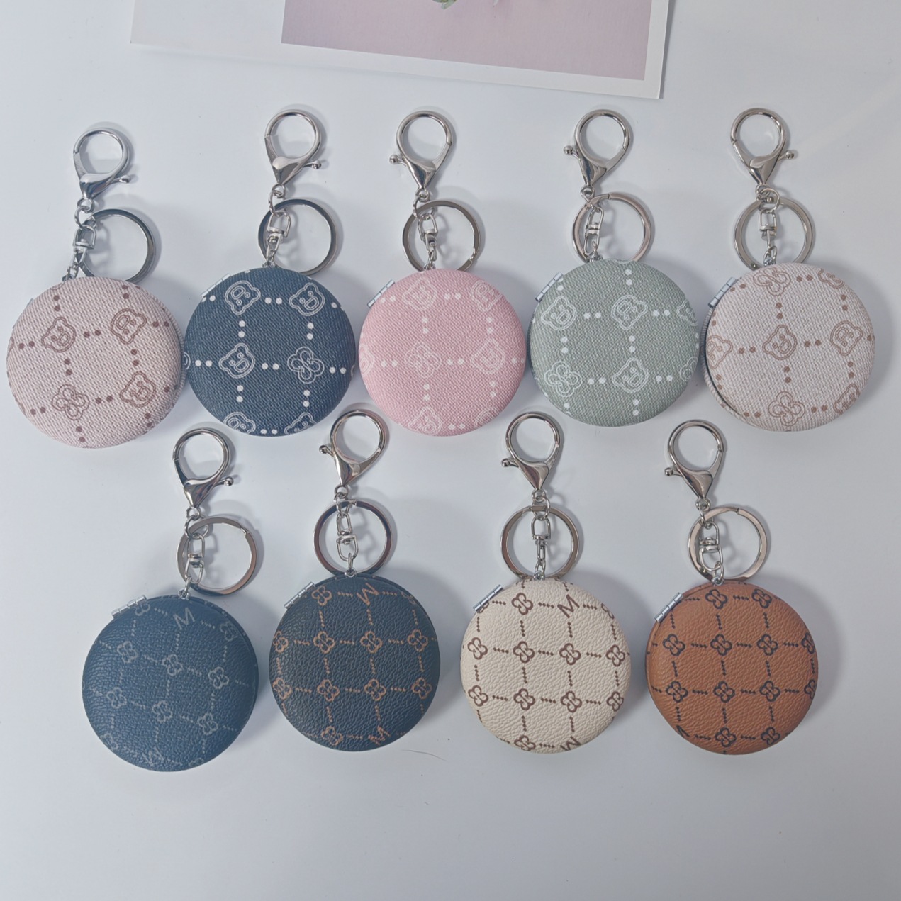 Bolsa de espejo popular en línea colgante de lujo ligero llavero portátil espejo de maquillaje transfronterizo colgante de bolsas de espejo doble cara