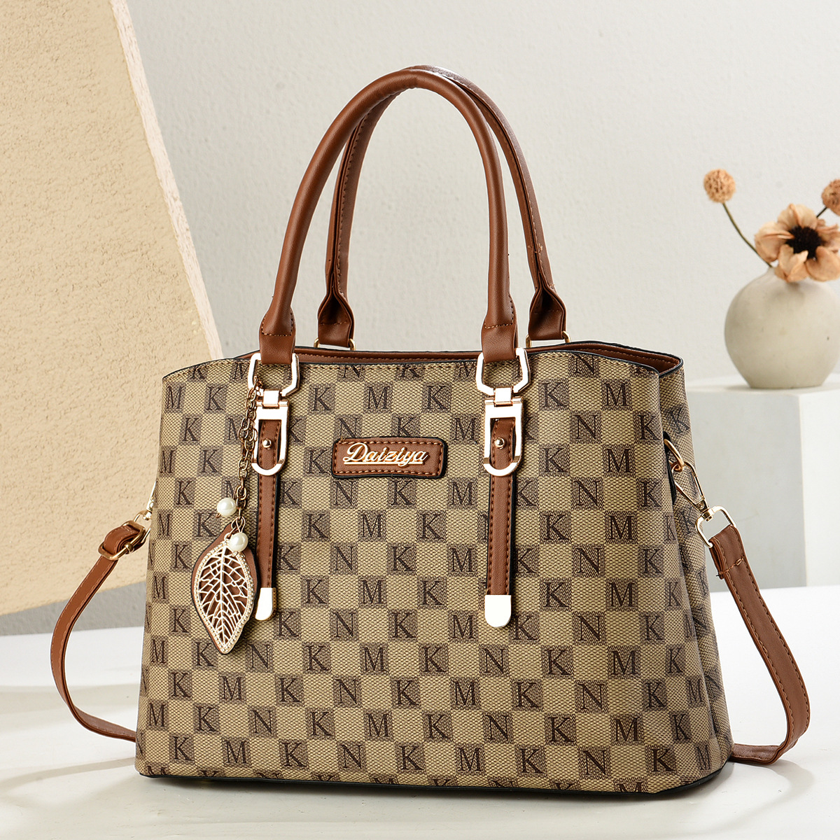 Bolso de mujer 2025 nuevo bolso de madre de moda de gran capacidad temperamento mensajero portátil bolso de hombro para mujer de mediana edad en nombre del cabello