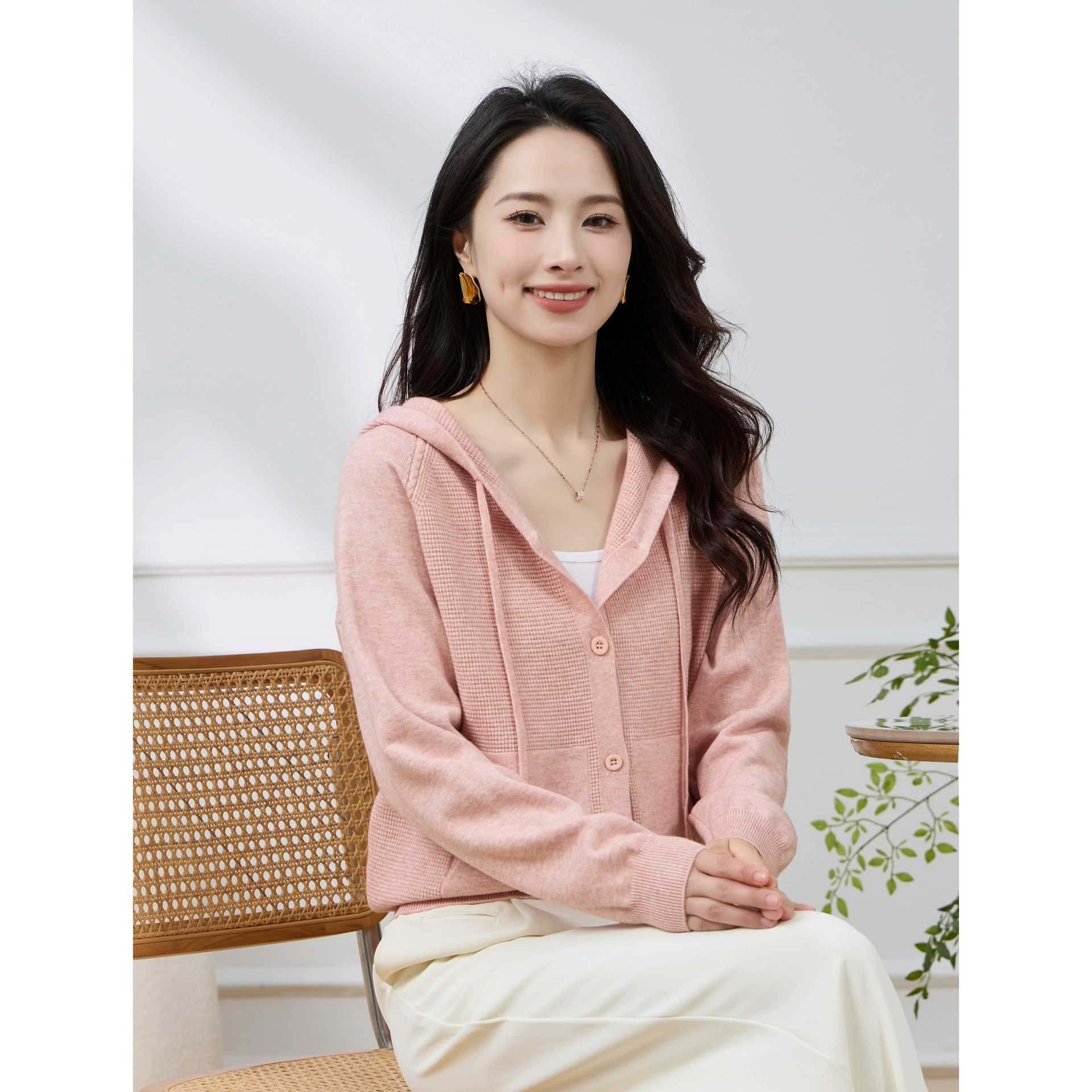 Новый осенне-зимний стильный повседневный короткий кардиган для женщин больших размеров, приятный к телу, теплый, с капюшоном, на завязках, с рукавами реглан.