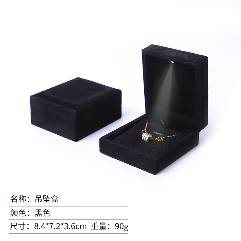 Transfronterizo de ángulo recto negro cuentas de terciopelo caja de joyas LED con lámpara colgante caja de anillo caja de joyas de oro al por mayor