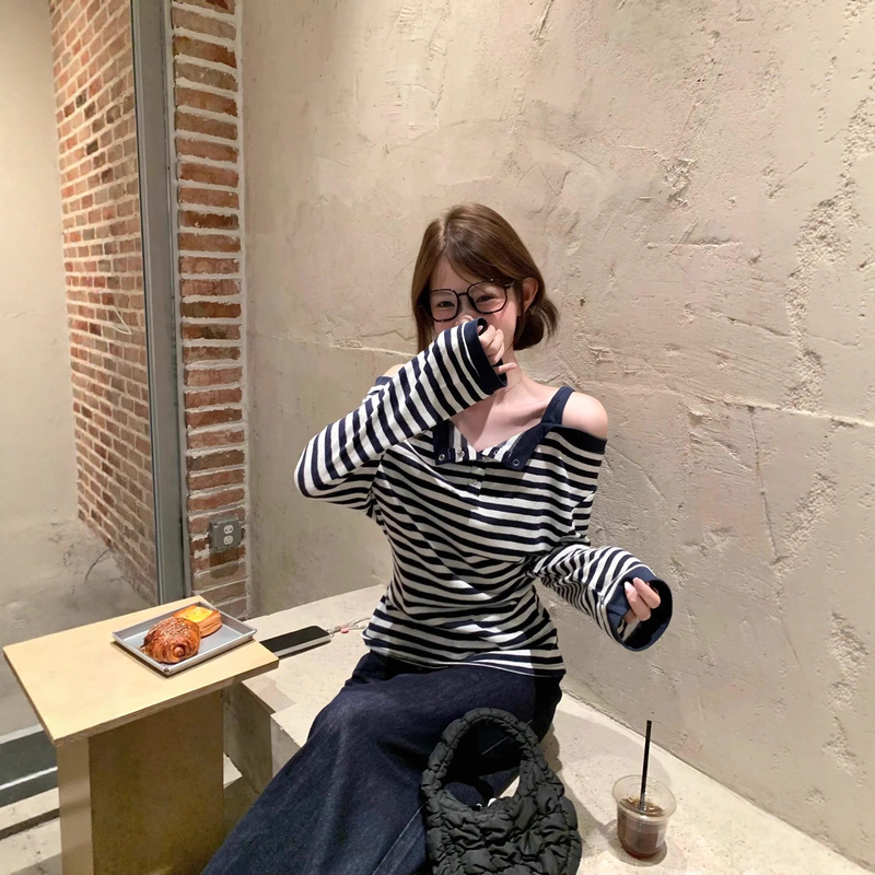 韩系撞色条纹假两件一字肩长袖t恤女秋季穿搭温柔风慵懒露肩上衣|undefined