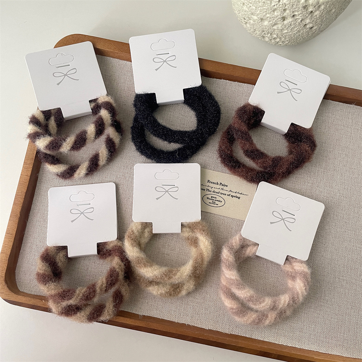 Demi-season two-color elastic hair accessory