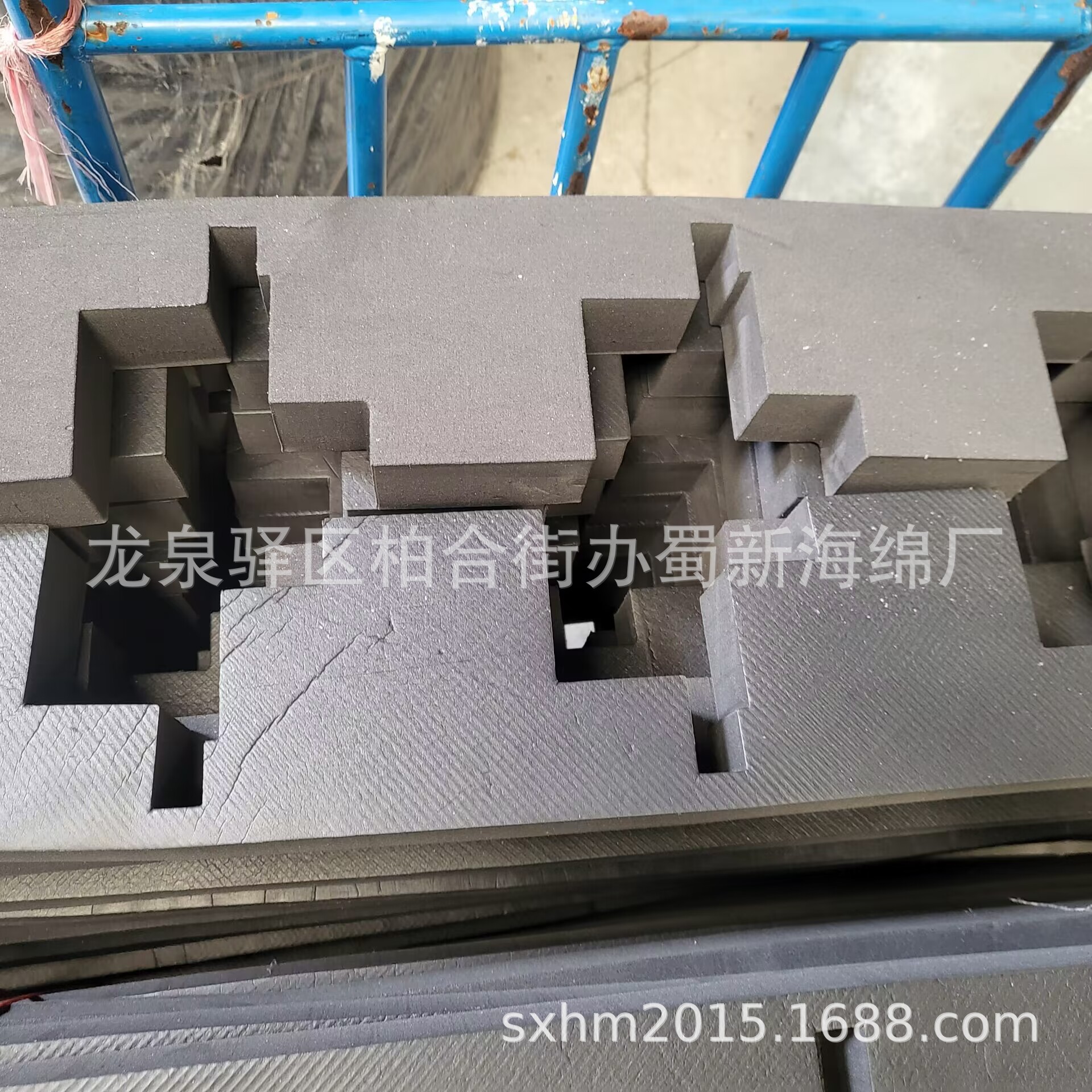 厂家供应一体成型雕刻45度EVA成型异性铝箱泡沫/汽车零部件卡槽