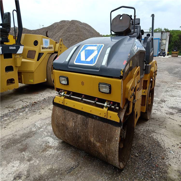 供应徐工4吨全液压双驱单振压路机