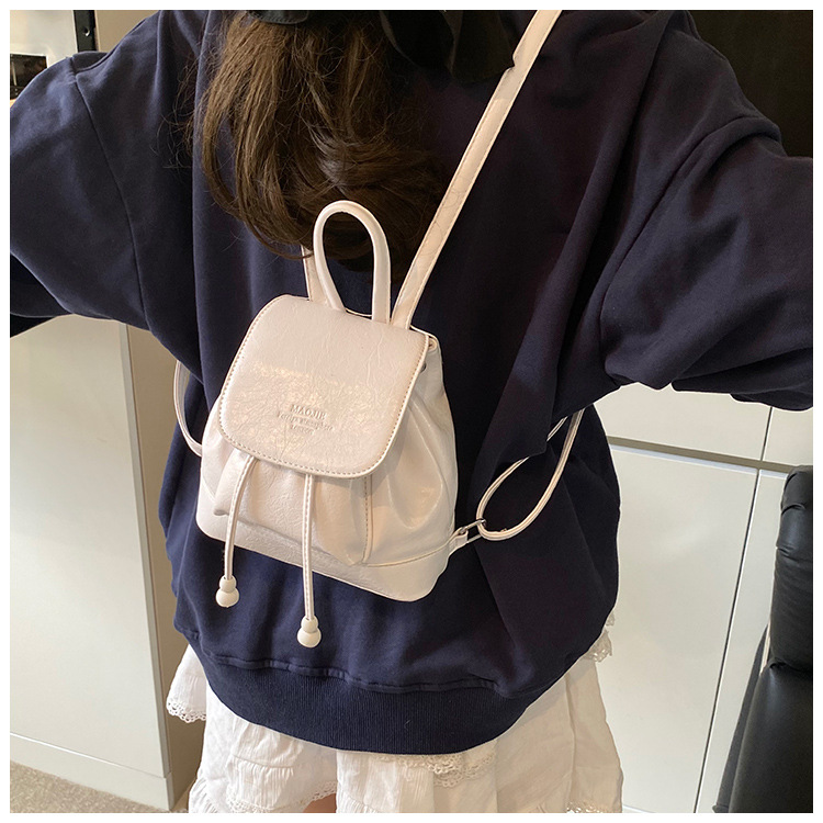Simple, versatile and niche design women's backpack 2025 new trendy casual small backpack, fashionable travel small schoolbag undefined