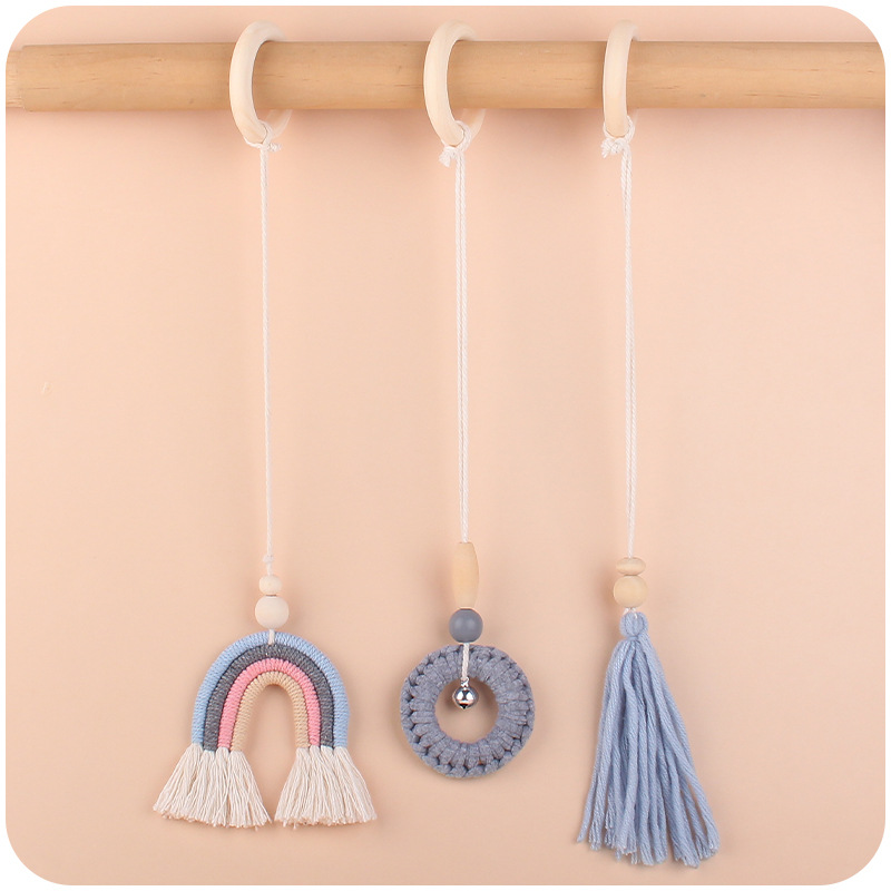 Suministros para bebés de dibujos animados Arco Iris colgante de tres piezas de los niños de educación temprana hecha a mano tejida sonajero juguete Decoración