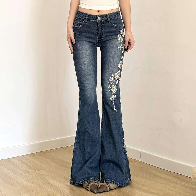 American-style spicy girl design rose embroidered jeans, retro subculture Y2K slim-fit versatile flared long pants for women American-style spicy girl design rose embroidered jeans, retro subculture Y2K slim-fit versatile flared long pants for women