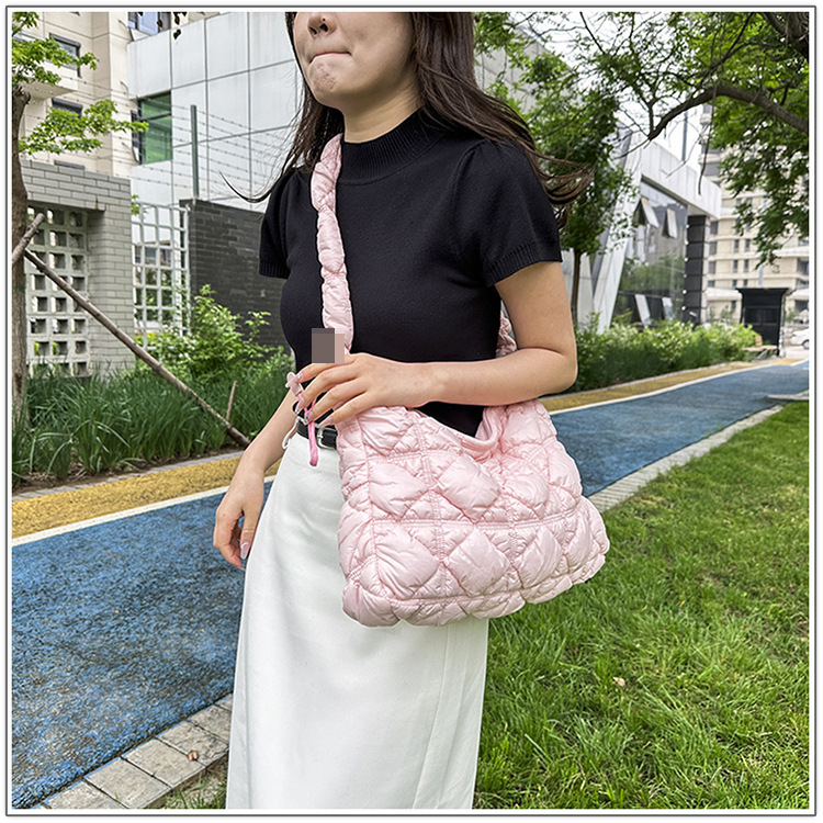 Wandering Cloud Bag Bubble Pleated Shoulder Crossbody Bag Handbag_voghion.com
