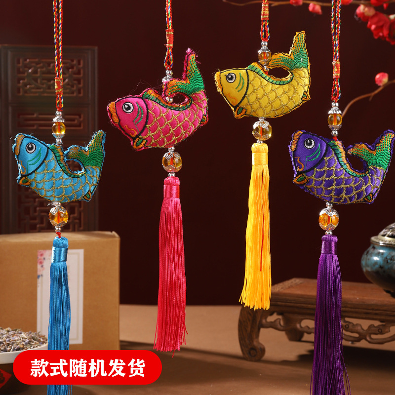 Bolsita del Dragon Boat Festival Bolsita bordada Colgante Bolsita en forma de pez Colgante de pescado con lentejuelas Colgante de coche Bolsita del Dragon Boat Festival