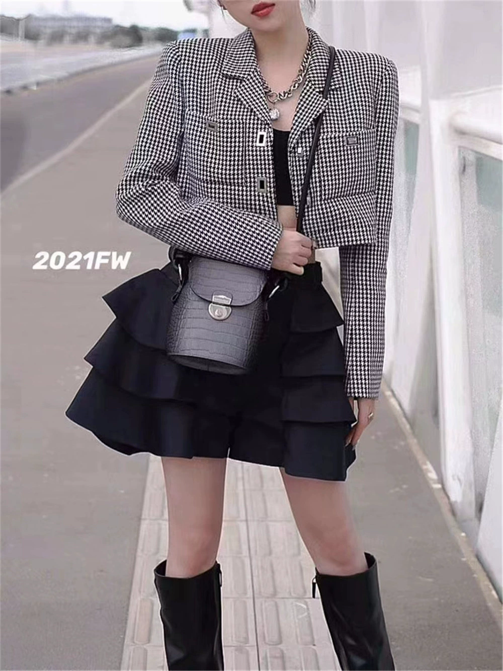 Зеленый хлопковый жакет, сумка в стиле Chanel