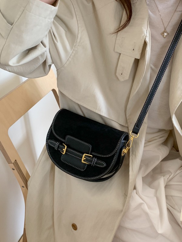 Bolsa de silla de mano exterior de color combinado para mujeres 2025 nueva moda universal nicho retro bolso de hombro