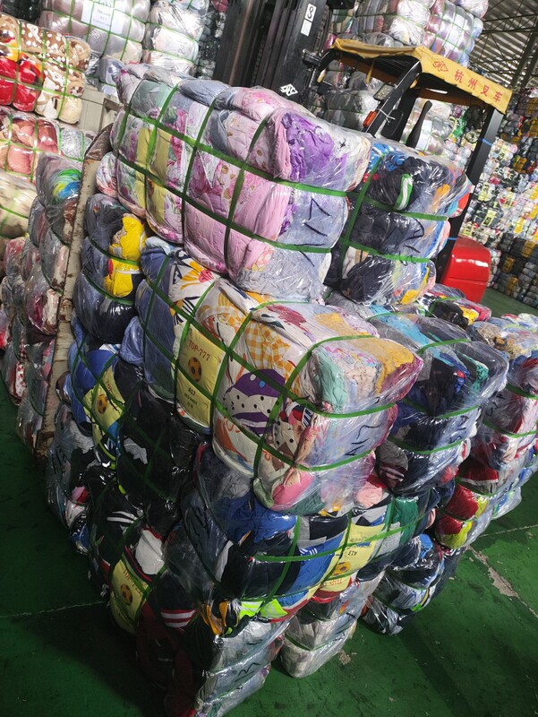 Second-Hand Clothes from Africa, Europe, and Germany, Second-Hand Clothes, Export Export Cotton-Padded Jackets