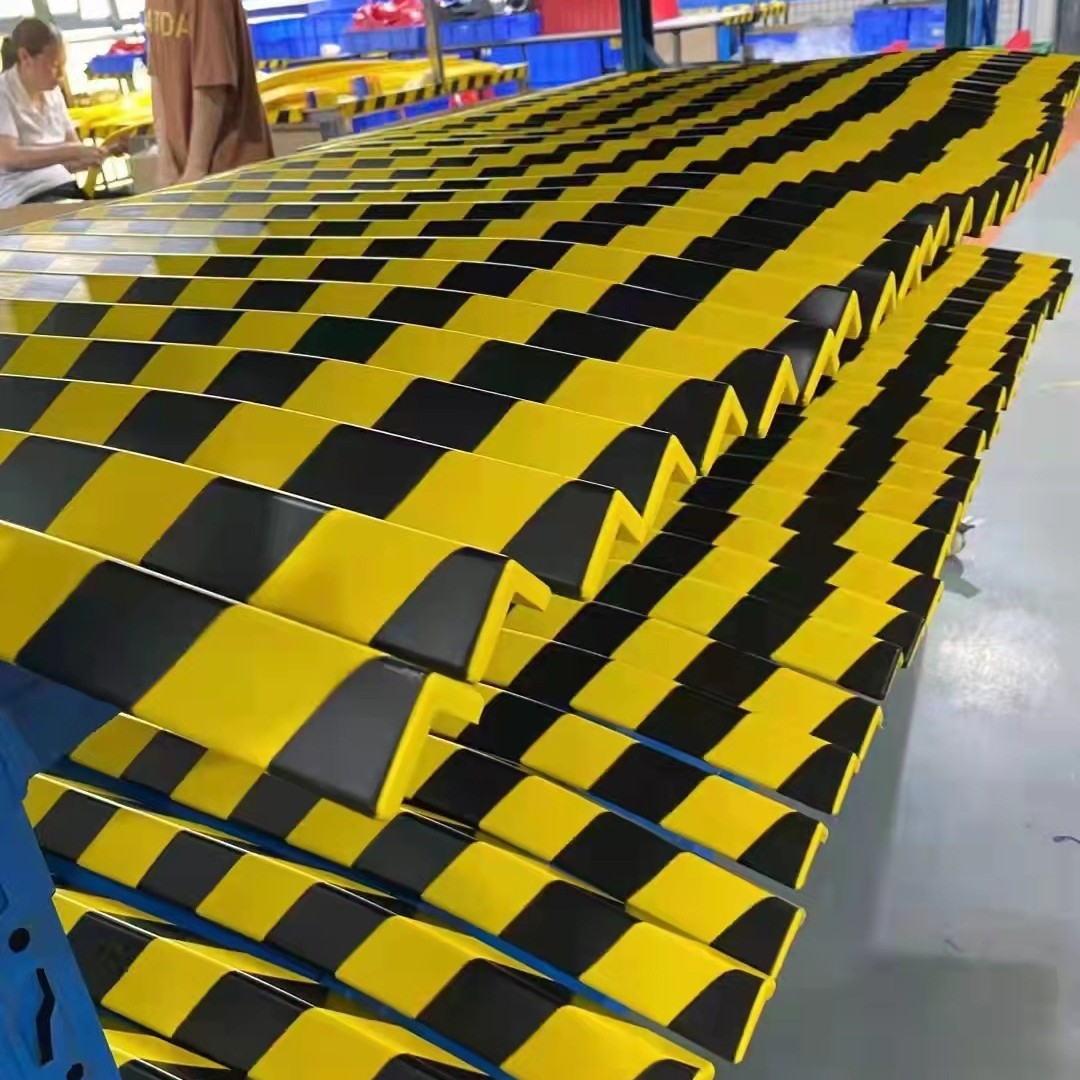 聚氨酯PU防撞条 U型防撞条 黑黄警示防撞条 停车场防撞装置