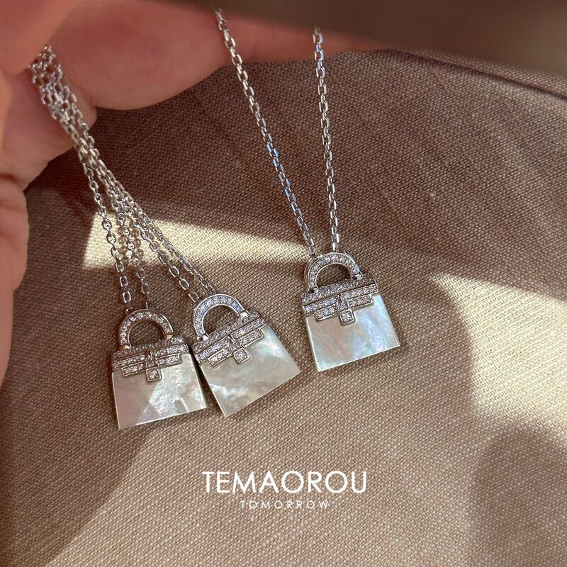 Light Luxury and High-End Fashion Kelly White Mother-Of-Pearl Bag Pendant Necklace Classic Ol Style Sweater Chain Accessory
