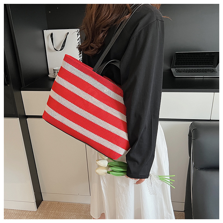 Fashionable large-capacity commuting bag for women 2025 new style, single-shoulder bag for going out to work, casual color-blocking tote bag undefined