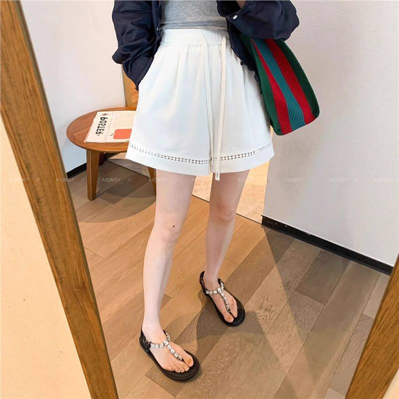 Hollow-Out Lace Patchwork Casual Shorts for Women, Summer Thin Style, Plus-Size Loose Fit, Slimming Design, Stylish Outerwear Hot Pants Hollow-Out Lace Patchwork Casual Shorts for Women, Summer Thin Style, Plus-Size Loose Fit, Slimming Design, Stylish Outerwear Hot Pants