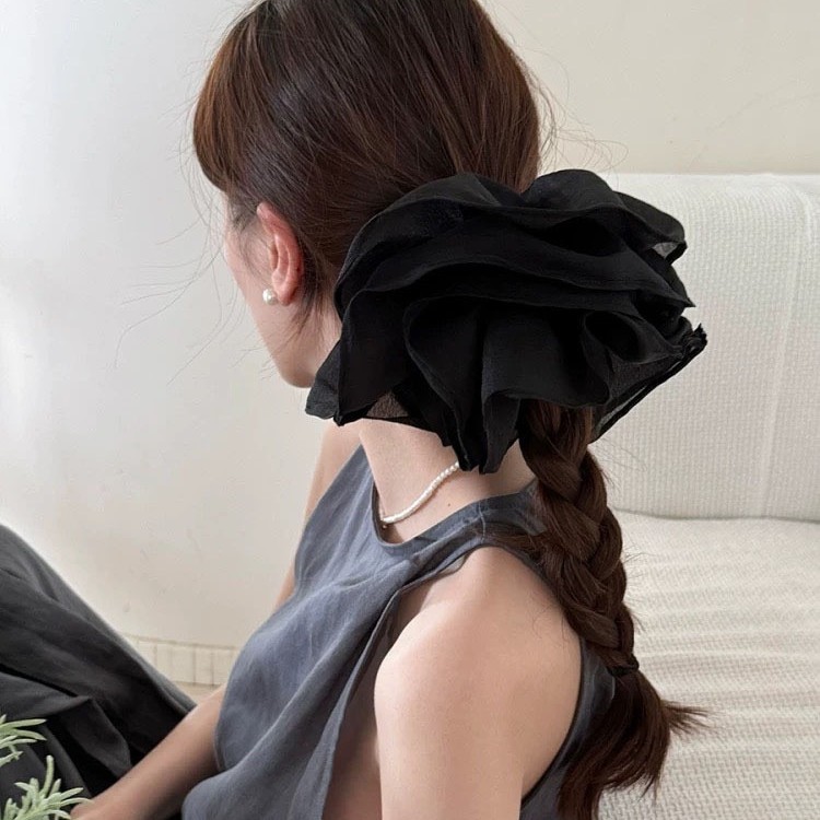 Scrunchie principessa in organza voluminoso e arricciato per code_voghion.com