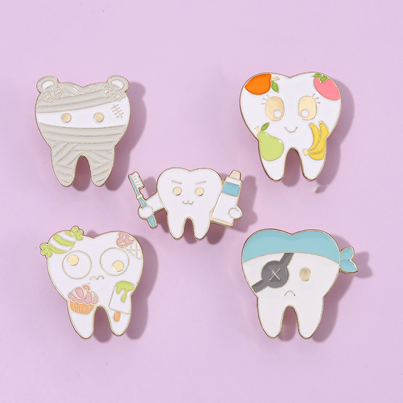 Holiday Occasion Fashion Pin Cartoon Alloy Plating Unisex Brooches