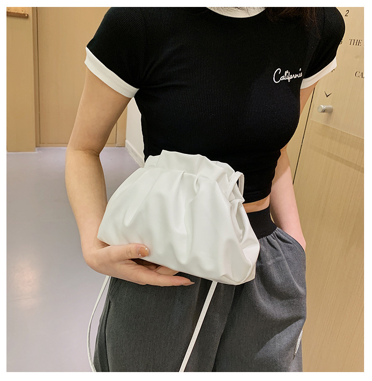 Fashion Solid Color Cloud Shape Portable Bag display picture 4