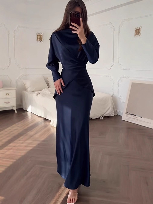Qadın iki hissəli kostyum, zəng qollu, bərk rəngli
