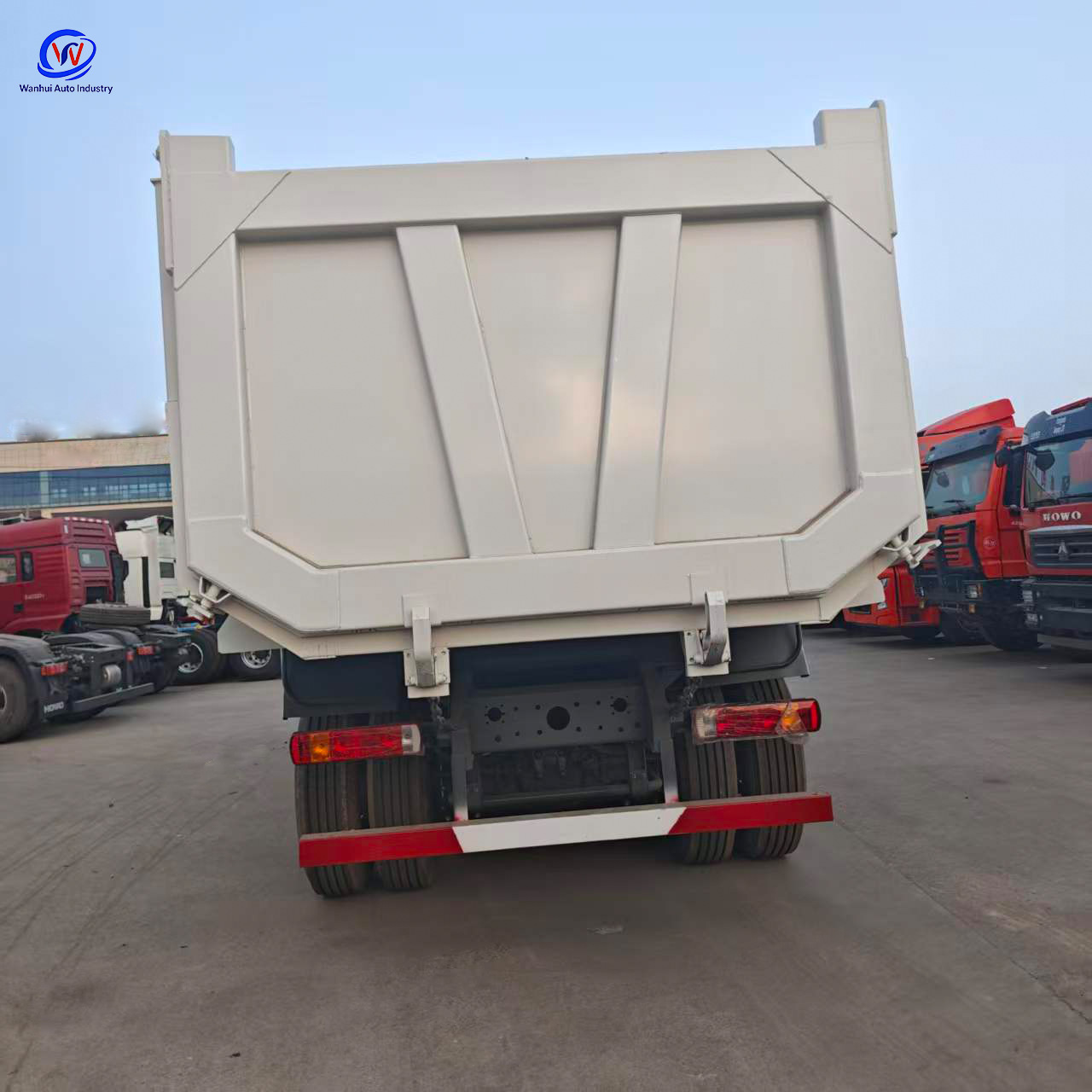 Heavy-duty 6x4 dump truck, engineering dump truck, eight-wheeled dump truck for transporting gravel and soil, sand and gravel transport